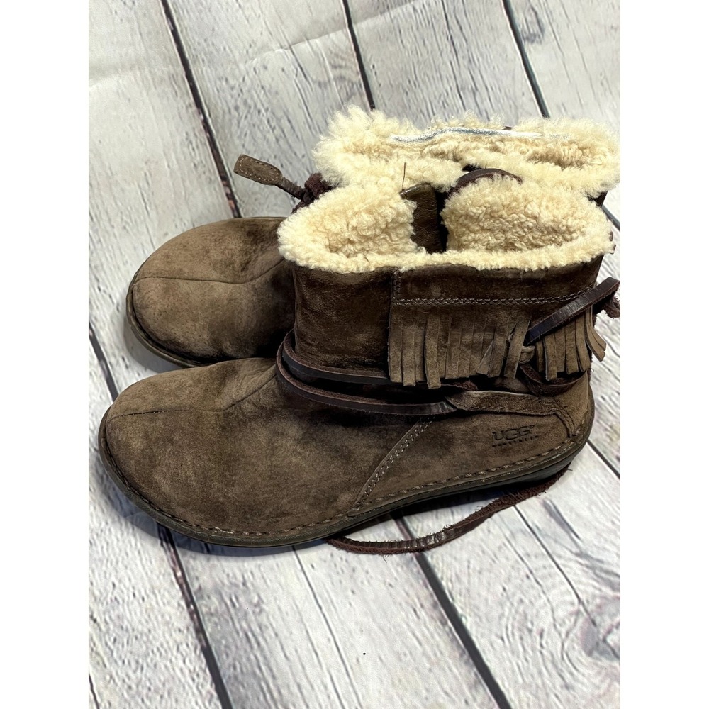 UGG Australia 5749 Brown Suede Fringe Shearling Lined Ankle Boots Womens 6